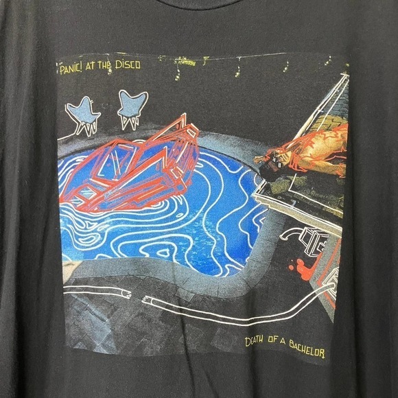 Hot Topic Panic! At The Disco Death Of A Bachelor Graphic Band T-Shirt Men's XL - Picture 2 of 16